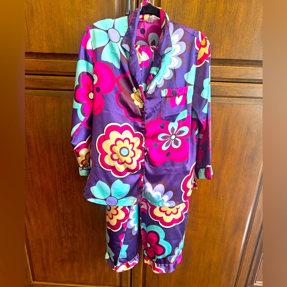 Victoria’s Secret Silky Soft Pajamas - Picture 1 of 8
